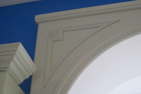 Détail cornique en encadreent fenètre