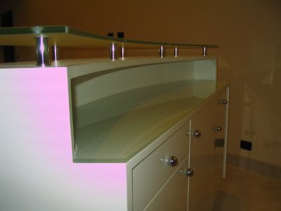Meuble bar - plateau en verre blanc